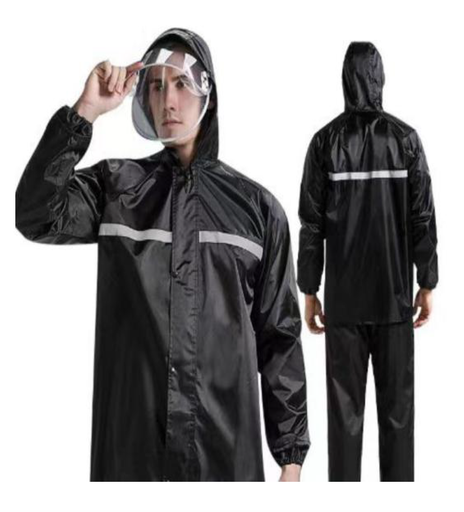 IMPERMEABLE CON CAPUCHA Y VICERA